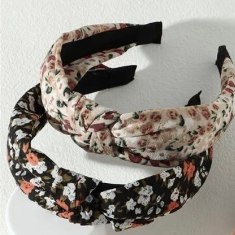 NWT  2 piece Flower Print Knot Boho Trim
Vintage Decor Headbands